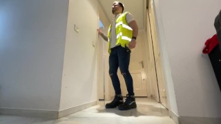 Macrophilia - tiny helps giants scratch his foot