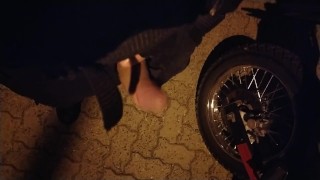 De pau duro em público