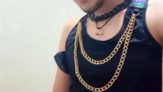 Paja en el baño de mi trabajo, lleno toda mi verga de leche