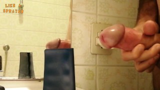 Sega e sborrata amatoriale casalinga su un portatessere