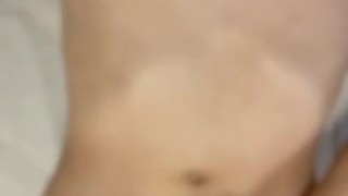 ベッドでオナニー