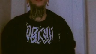 Jugando en el baño con mi polla