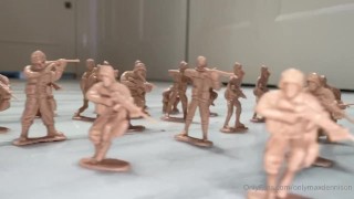Giant growth - giant soldier foot crush entire army