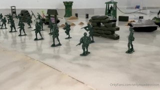 Giant growth - giant soldier foot crush entire army