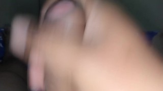 Sacándome la leche viendo video lesbico