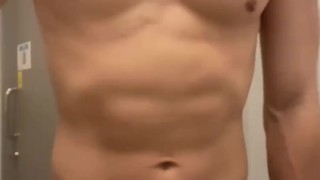【オナニー/元消防士/パパ】筋トレ後はパンプした体を見せつけたい。徐々に脱ぐよ