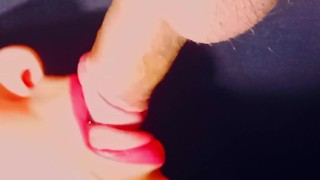 Primer plano la mejor chupada en los labios mas sexys