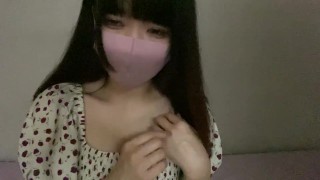夜中こっそり電話しながらオナニー