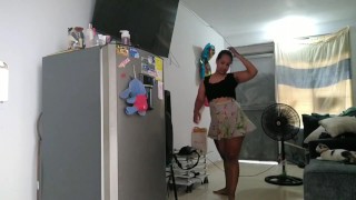 acudo a la vecina para que me revise la nevera y termina revisándome el culo