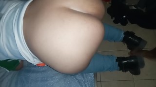 Me vengo en las nalgadas de Eva, milf amateur real