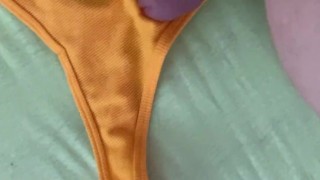 An Tanga gerieben und abgespritzt