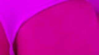 Mi hermanastro entra en mi cuarto y me folla