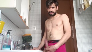 CHICO CABRON TOCANDO SU GRAN POLLA