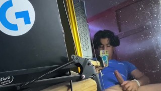 Onlyfans angel_badboy Hombre se toca mientras se graba