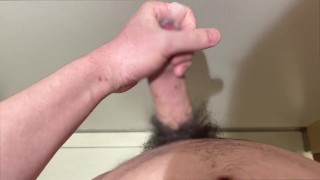 【音無し】トイレでオナニーしてそのまま壁に大量の精子をかけちゃうデカチンオナニー