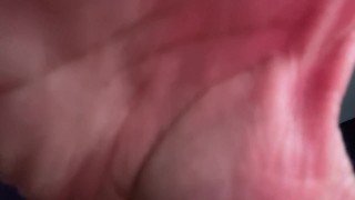 Se me pone dura la verga mientras estoy en clases virtuales de ingles - Cristian