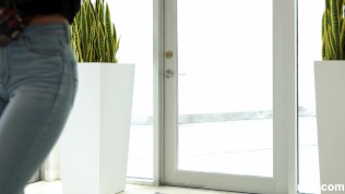 Round ass and that perfect girl next door look on this gorgeous new amateur