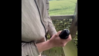 Anal auf einem Hochsitz masturbiert