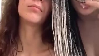 EXHIBICIONISMO LÉSBICO EN EM BALCÓN