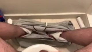 　　　　　　Japanese　　　　トイレで射精
