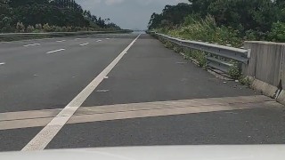 白天在马路上露出