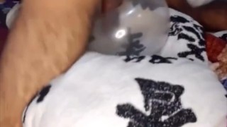 me folle un condón inflado y lo deje lleno de leche