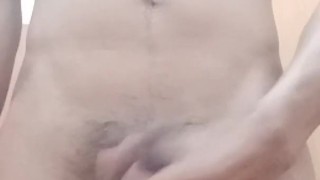 Jakol si Junjun habang naliligo sarap libog