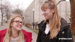 Heißes Vergnügen in der Universitätsbibliothek mit Holly und Ida