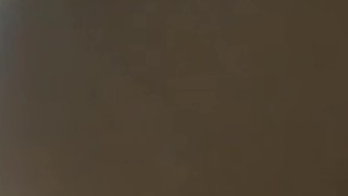 Uff que rico me masturbo el culo en el baño