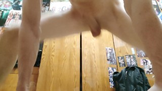 muscular guy jerks off to porn