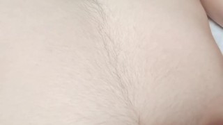 Ragazzo che sborra colante sul petto (Amatoriale Ita)