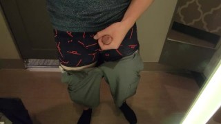 Risky Masterbation In The Fitting Room