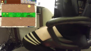 Femboy Gaming: Plants vs Zombies #1 + thrusting buttplug