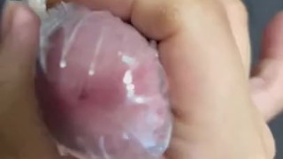 発射の瞬間！ラップの中に濃厚ザーメン大量発射