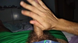 GAY Latino Juega con su Bonita Polla Gigante y Juega con Su Leche Espesa