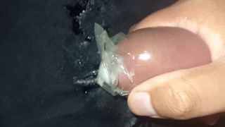 Me hago la paja con condon