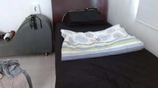 La visita de mi madrastra y mi hermanastra me dejo muy cachondo