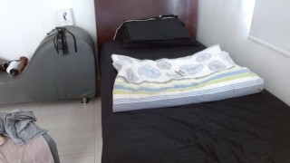 La visita de mi madrastra y mi hermanastra me dejo muy cachondo