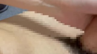 色白美脚男子のオナニー