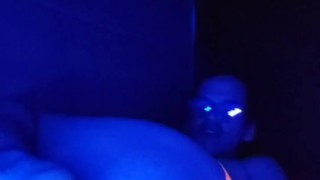 MARIQUITA JUEGA CON UN DILDO