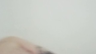 Masturbación a 2 manos, que rica paja en este día soleado.