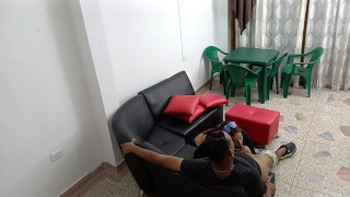 ENCUENTRO A MI HIJASTRA OTRA VEZ EN LA AZOTEA Y ME PIDE FOLLAR CON ELLA EN LA SALA-highlight