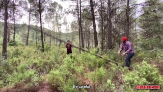 Leñador vergon maltrata el culo de un jovencito en el bosque