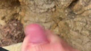 Встал член на берегу, сливаю сперму