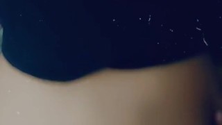 Me acomodo yo solita para que me la meta en el culo