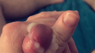 Jerking off cumshot!