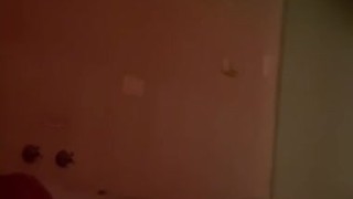 boquete gostoso na banheira, gozando na boca da safada