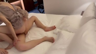 【個人撮影】ドレス姿👗が可愛い彼女をベッドに押し倒して激しい中出しSEXする素人カップル♡／ Japanese amateur hentai ／日本人／素人カップル／おっぱい／美少女／甘々