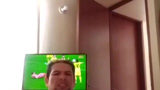 Paja express viendo futbol