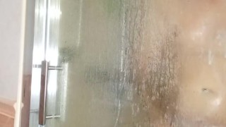 JoseENVIRGEN duchándose, nos duchamos juntos?